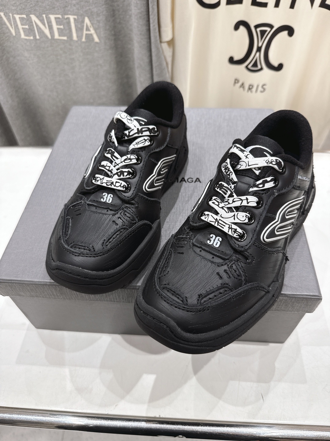 高版本出厂 男码+10
巴黎世家Balenciaga Hamptons Worn-Out 25ss
