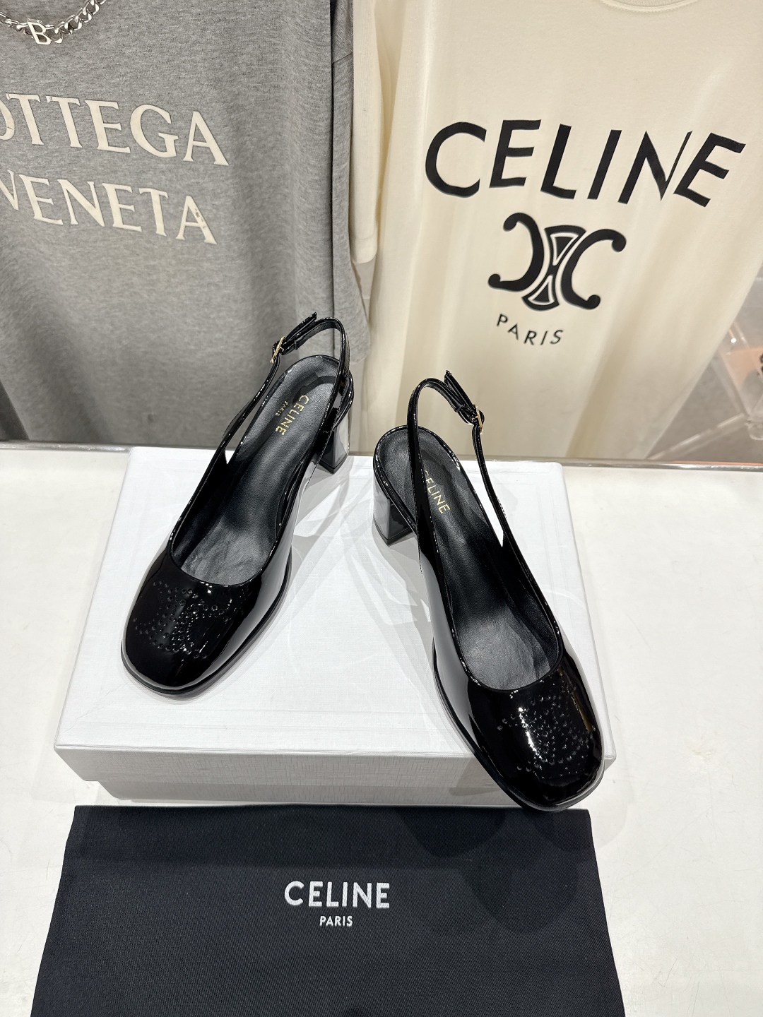 高版本出厂
  Celine/赛琳2025ss秋冬新款高跟玛丽珍系列单鞋凉鞋，专柜限量款
思琳凯旋门的l