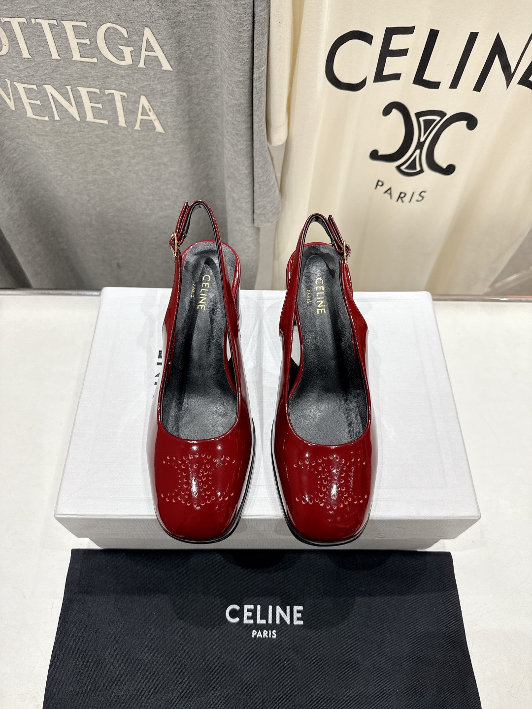 高版本出厂
  Celine/赛琳2025ss秋冬新款高跟玛丽珍系列单鞋凉鞋，专柜限量款
思琳凯旋门的l
