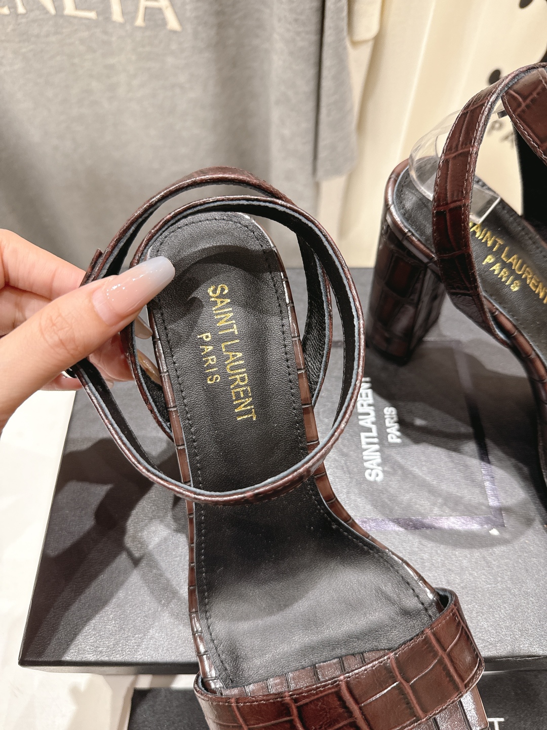 高版本出厂
 SAINT LAURENT～圣罗兰ysl 25ss夏季全新走秀款高跟鞋凉鞋·全新鞋型

唯