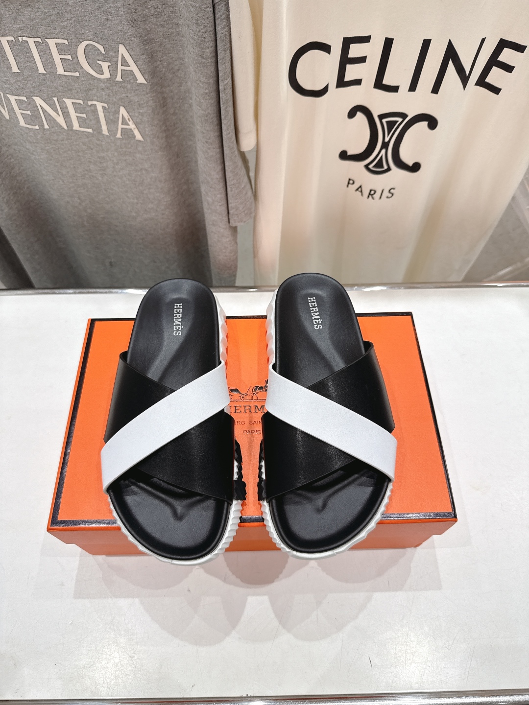 高版本出厂 情侣款
   Hermes/爱马仕H家2025ssF023夏季凉拖系列经典款鞋型情侣款凉鞋拖
