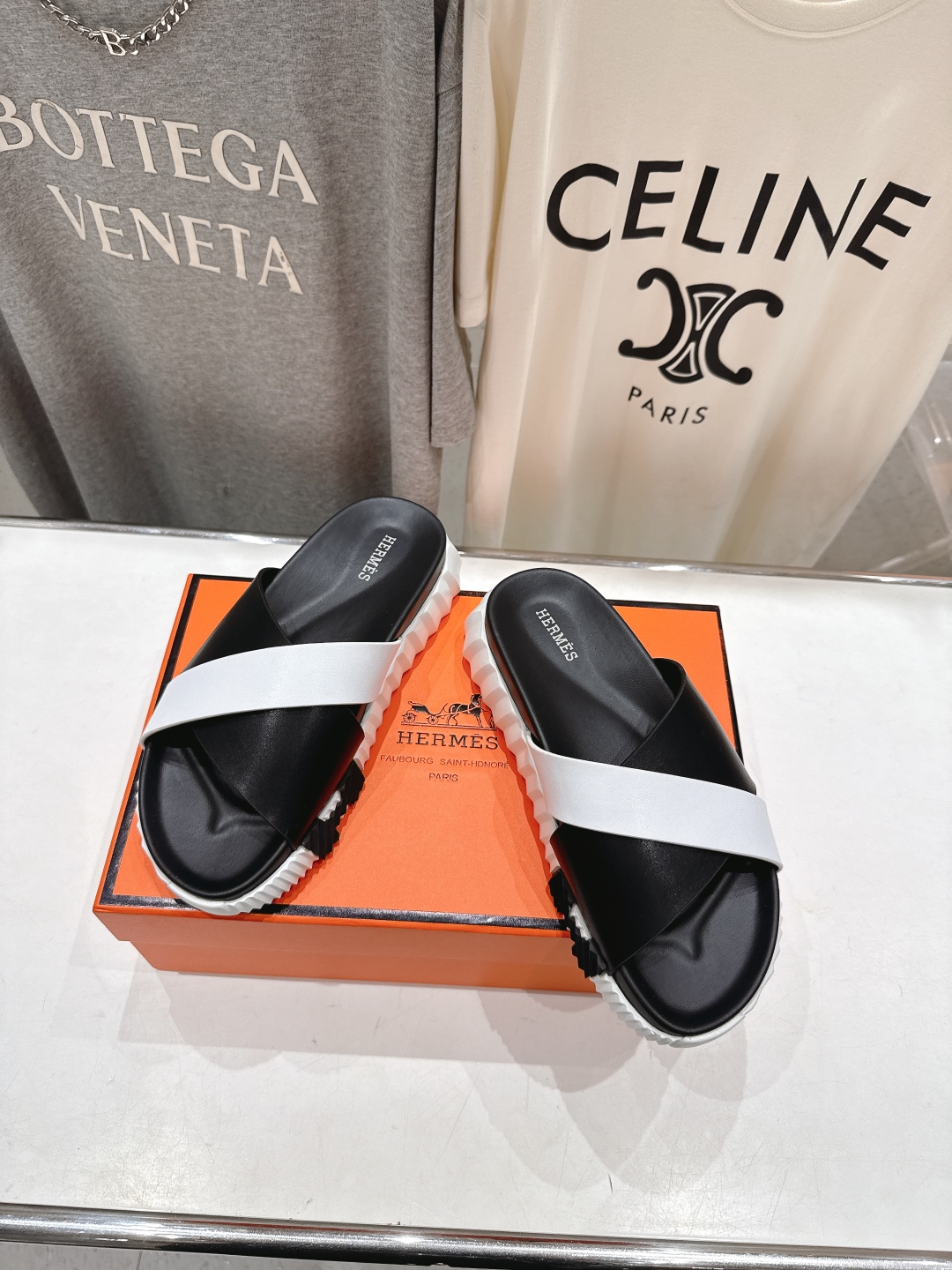 高版本出厂 情侣款
   Hermes/爱马仕H家2025ssF023夏季凉拖系列经典款鞋型情侣款凉鞋拖