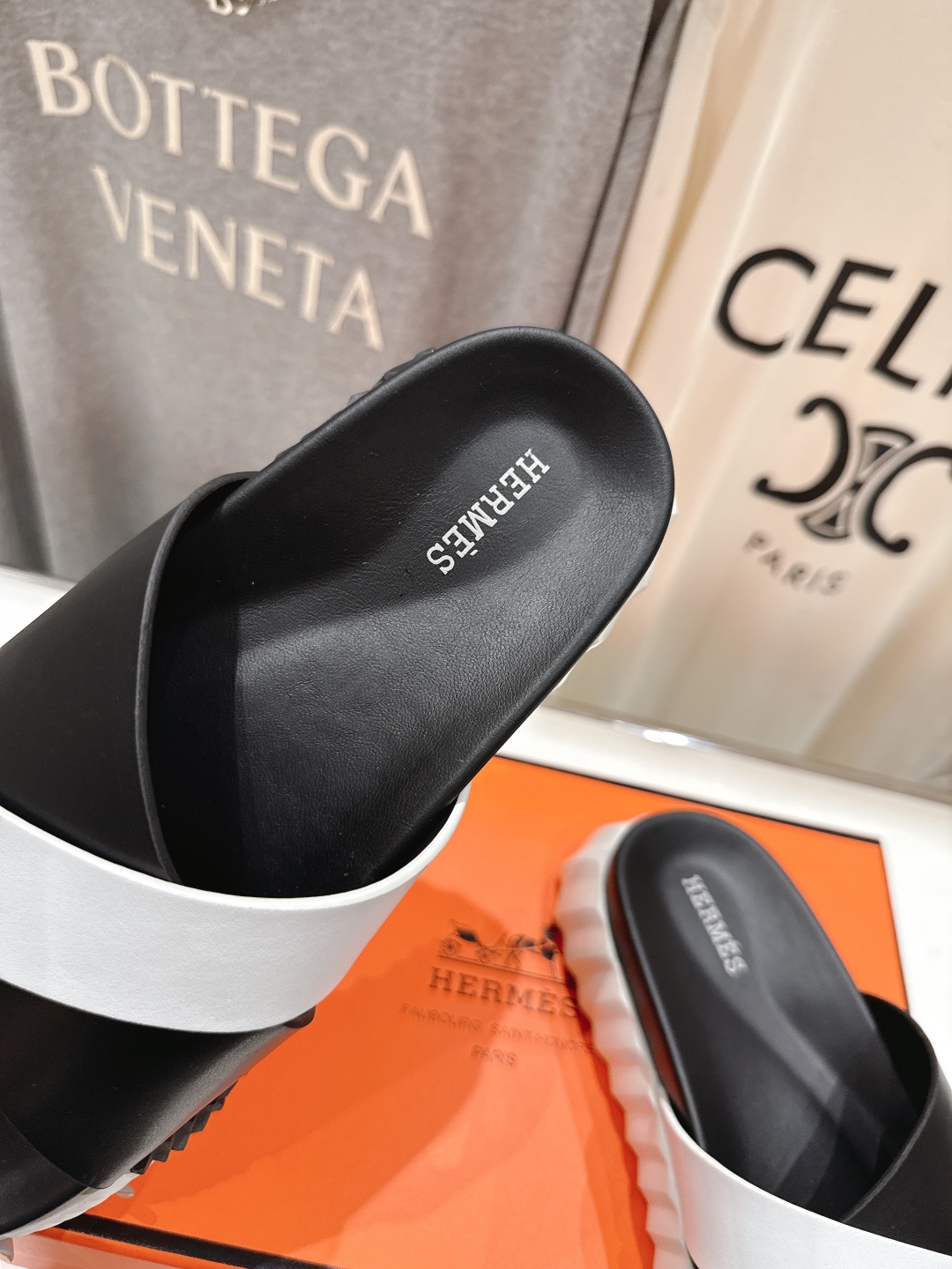 高版本出厂 情侣款
   Hermes/爱马仕H家2025ssF023夏季凉拖系列经典款鞋型情侣款凉鞋拖