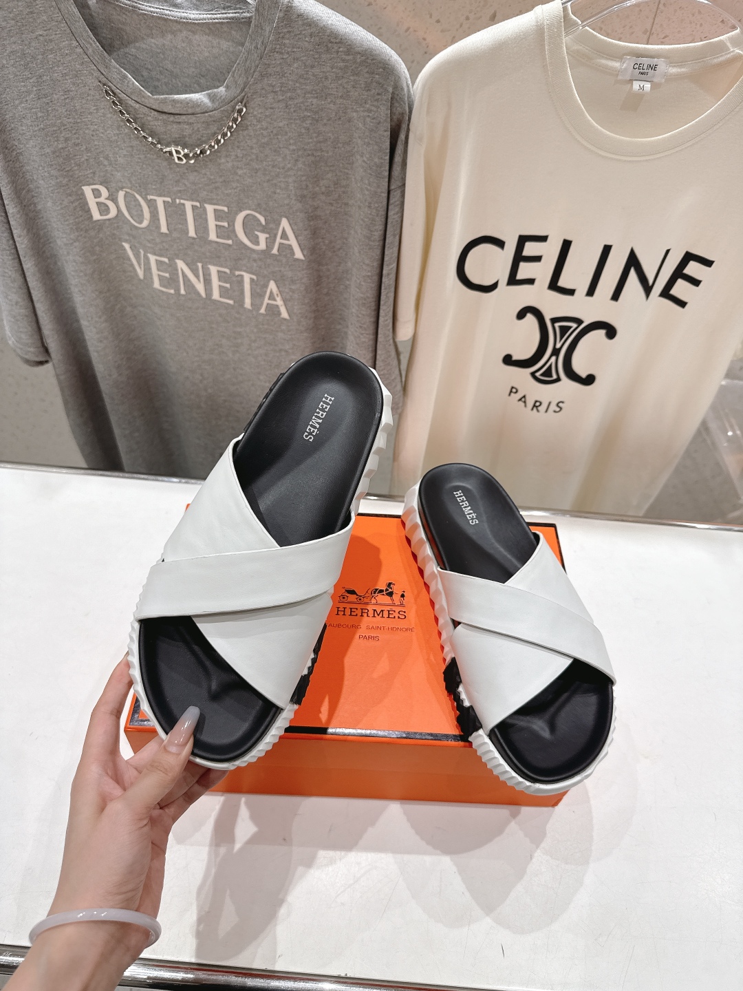 高版本出厂 情侣款
   Hermes/爱马仕H家2025ssF023夏季凉拖系列经典款鞋型情侣款凉鞋拖