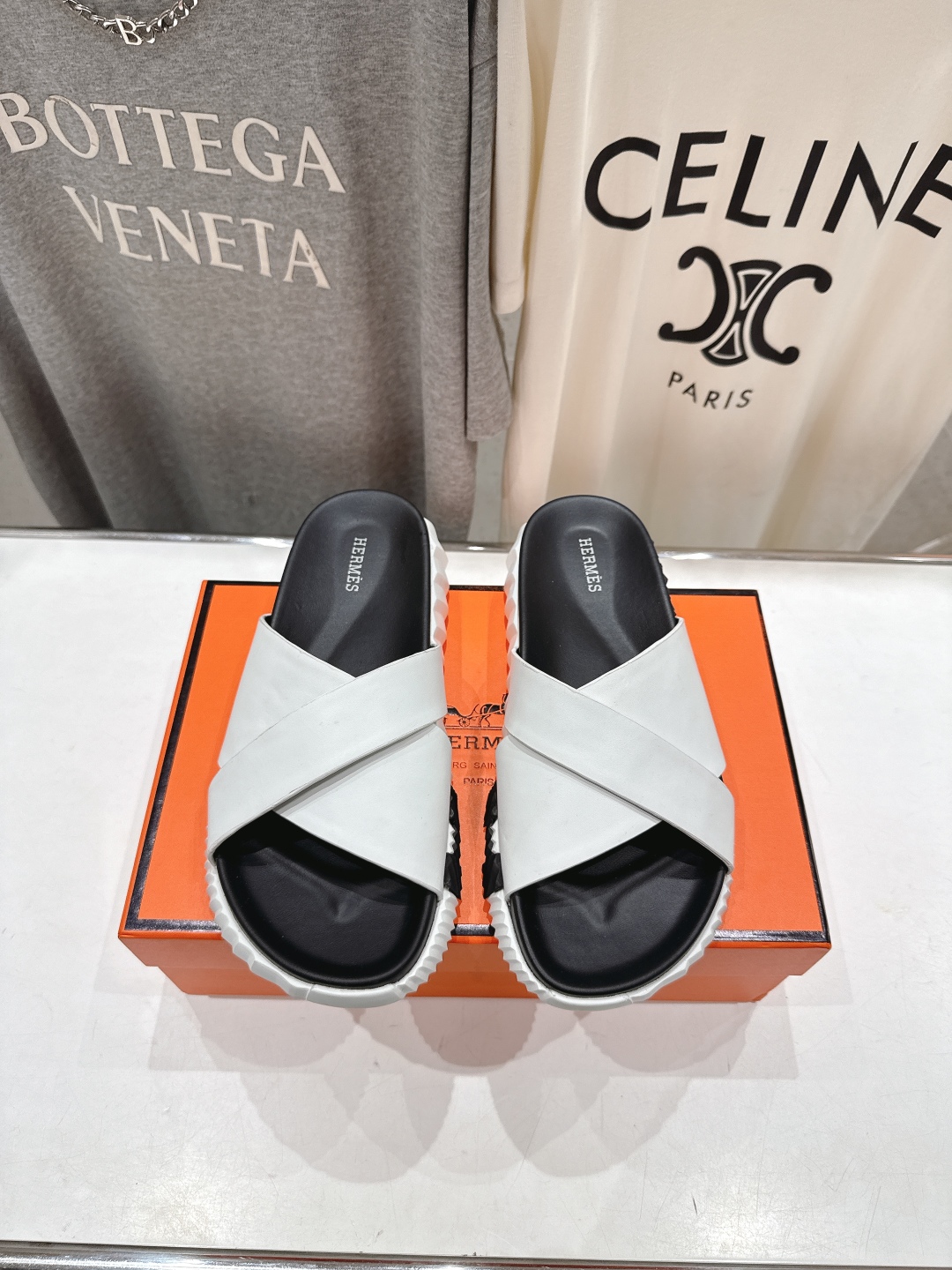 高版本出厂 情侣款
   Hermes/爱马仕H家2025ssF023夏季凉拖系列经典款鞋型情侣款凉鞋拖