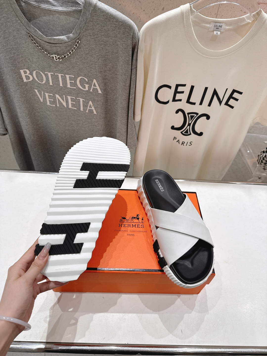 高版本出厂 情侣款
   Hermes/爱马仕H家2025ssF023夏季凉拖系列经典款鞋型情侣款凉鞋拖
