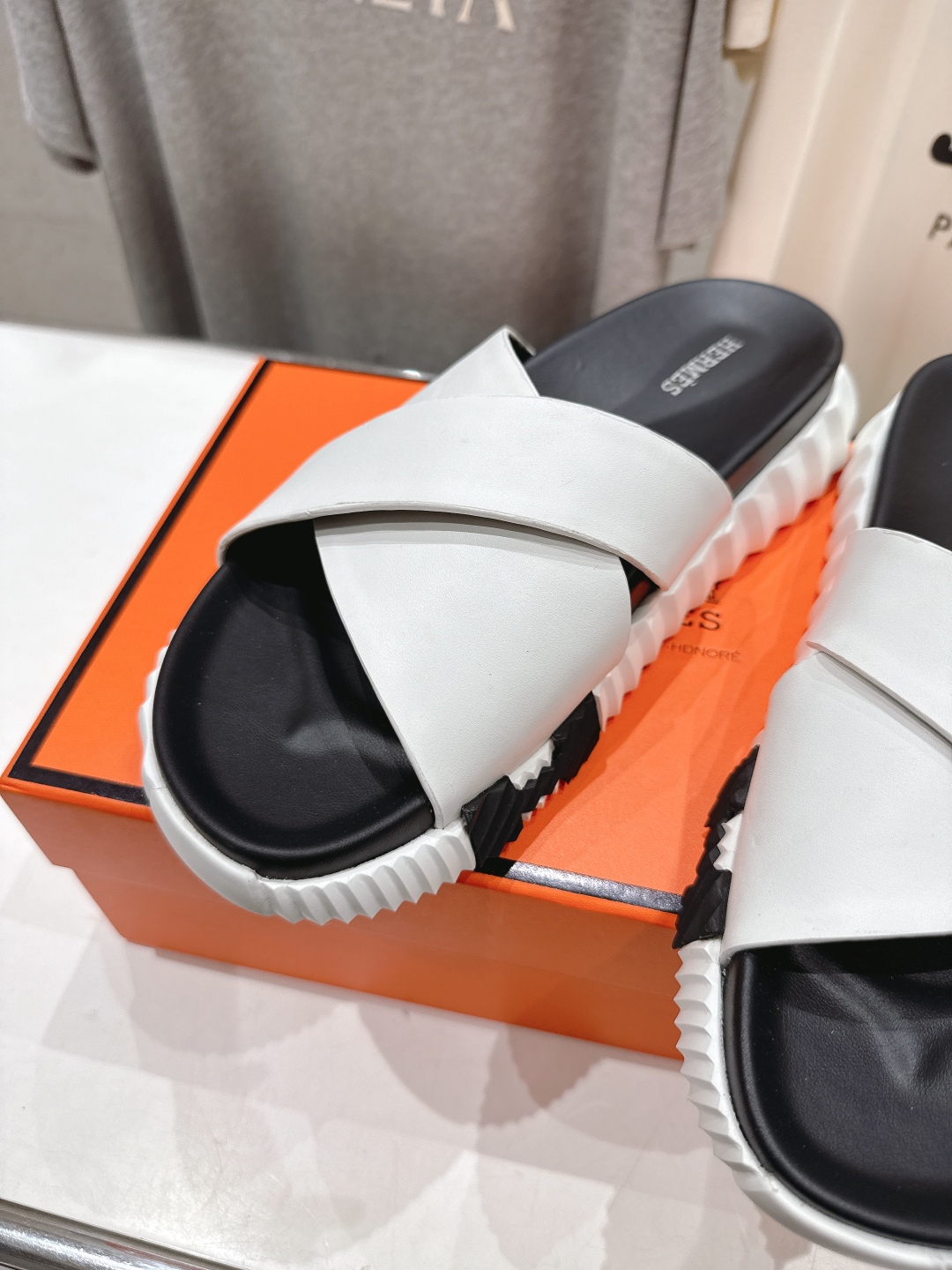 高版本出厂 情侣款
   Hermes/爱马仕H家2025ssF023夏季凉拖系列经典款鞋型情侣款凉鞋拖