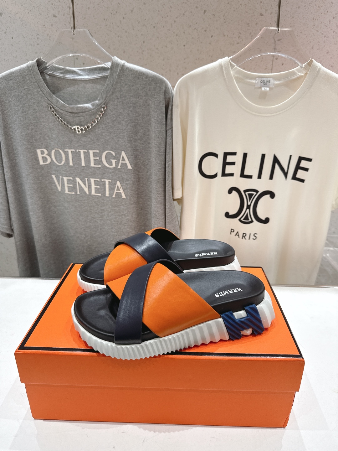 高版本出厂 情侣款
   Hermes/爱马仕H家2025ssF023夏季凉拖系列经典款鞋型情侣款凉鞋拖