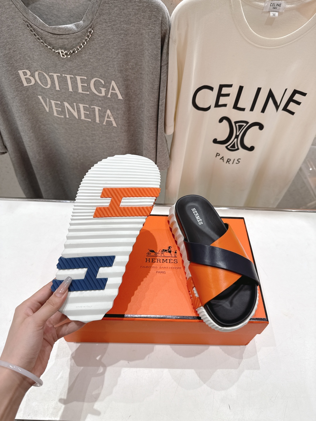 高版本出厂 情侣款
   Hermes/爱马仕H家2025ssF023夏季凉拖系列经典款鞋型情侣款凉鞋拖