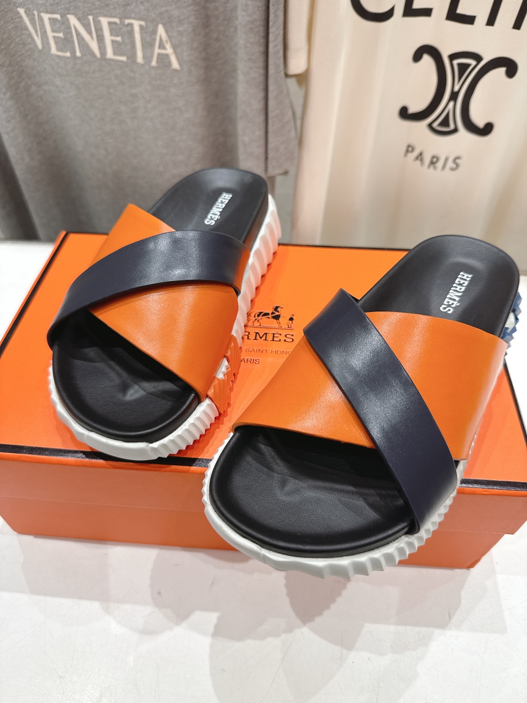 高版本出厂 情侣款
   Hermes/爱马仕H家2025ssF023夏季凉拖系列经典款鞋型情侣款凉鞋拖