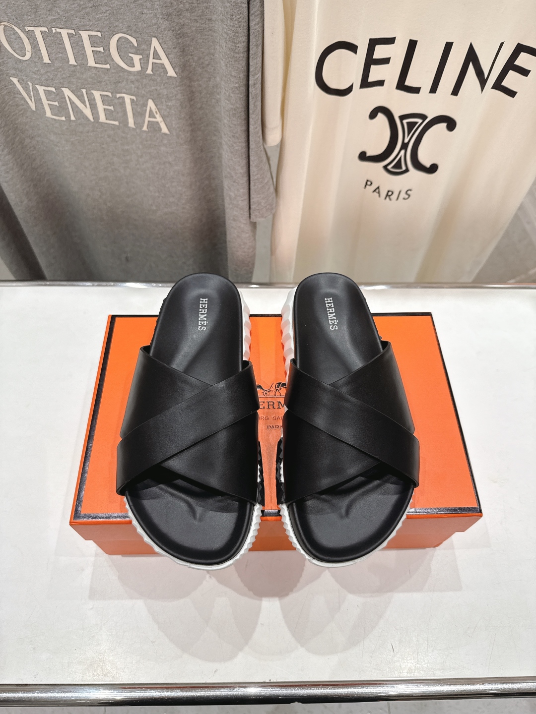 高版本出厂 情侣款
   Hermes/爱马仕H家2025ssF023夏季凉拖系列经典款鞋型情侣款凉鞋拖