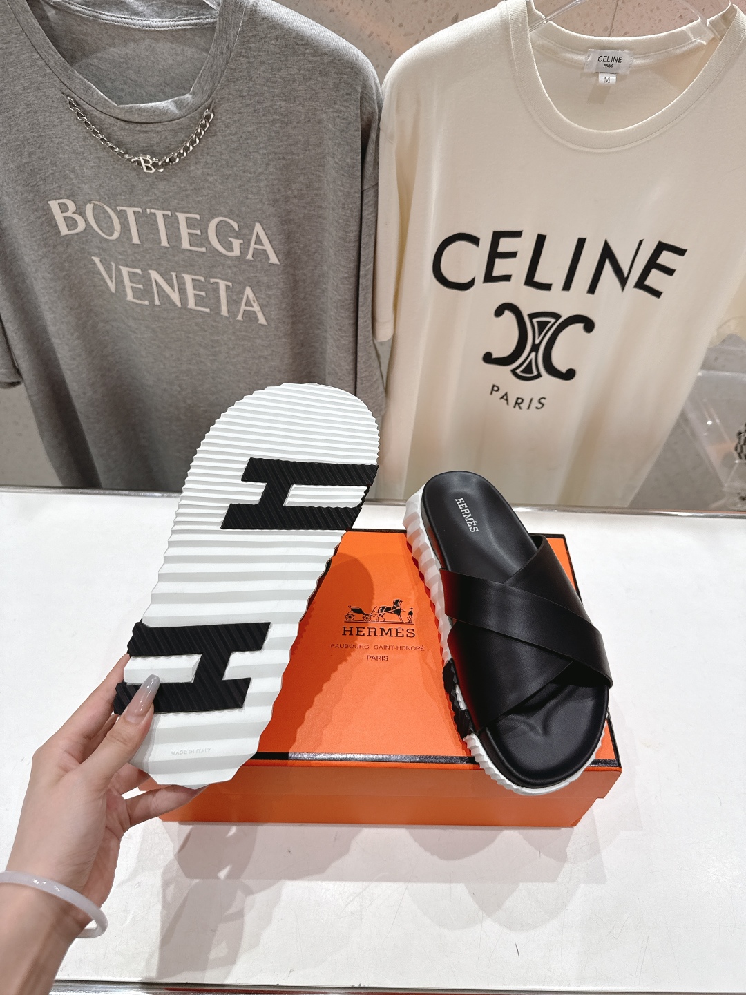 高版本出厂 情侣款
   Hermes/爱马仕H家2025ssF023夏季凉拖系列经典款鞋型情侣款凉鞋拖