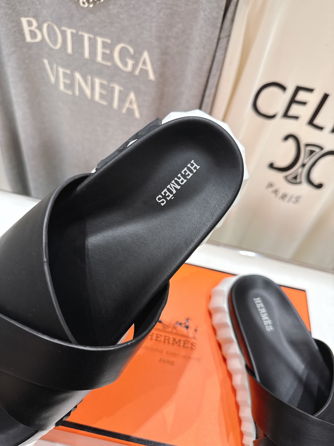 高版本出厂 情侣款
   Hermes/爱马仕H家2025ssF023夏季凉拖系列经典款鞋型情侣款凉鞋拖