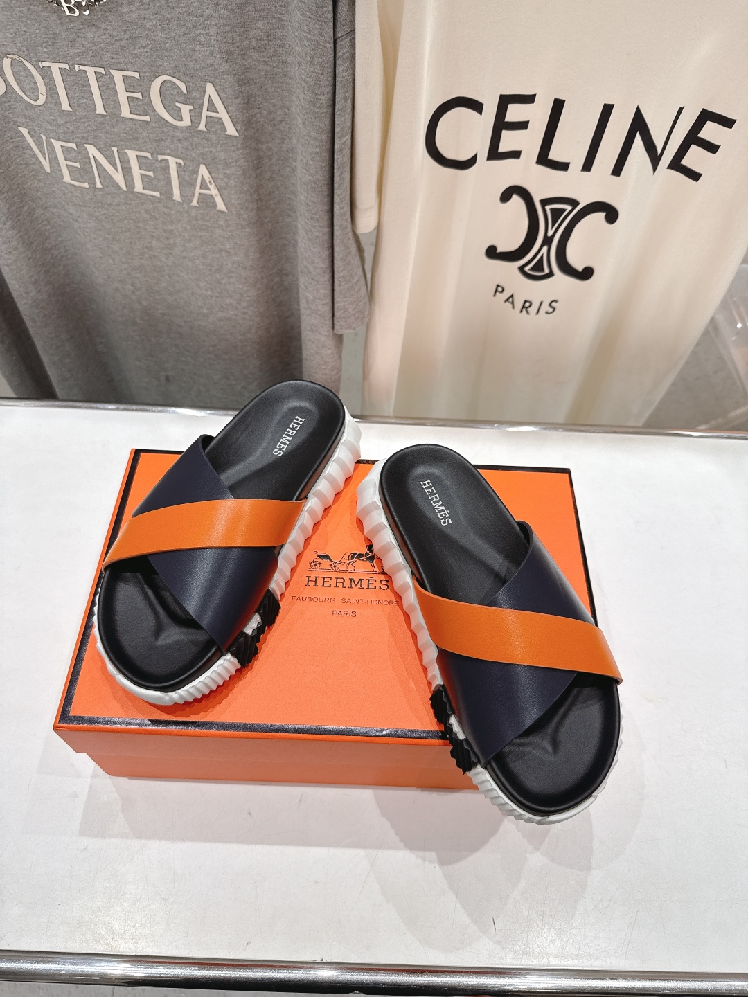 高版本出厂 情侣款
   Hermes/爱马仕H家2025ssF023夏季凉拖系列经典款鞋型情侣款凉鞋拖