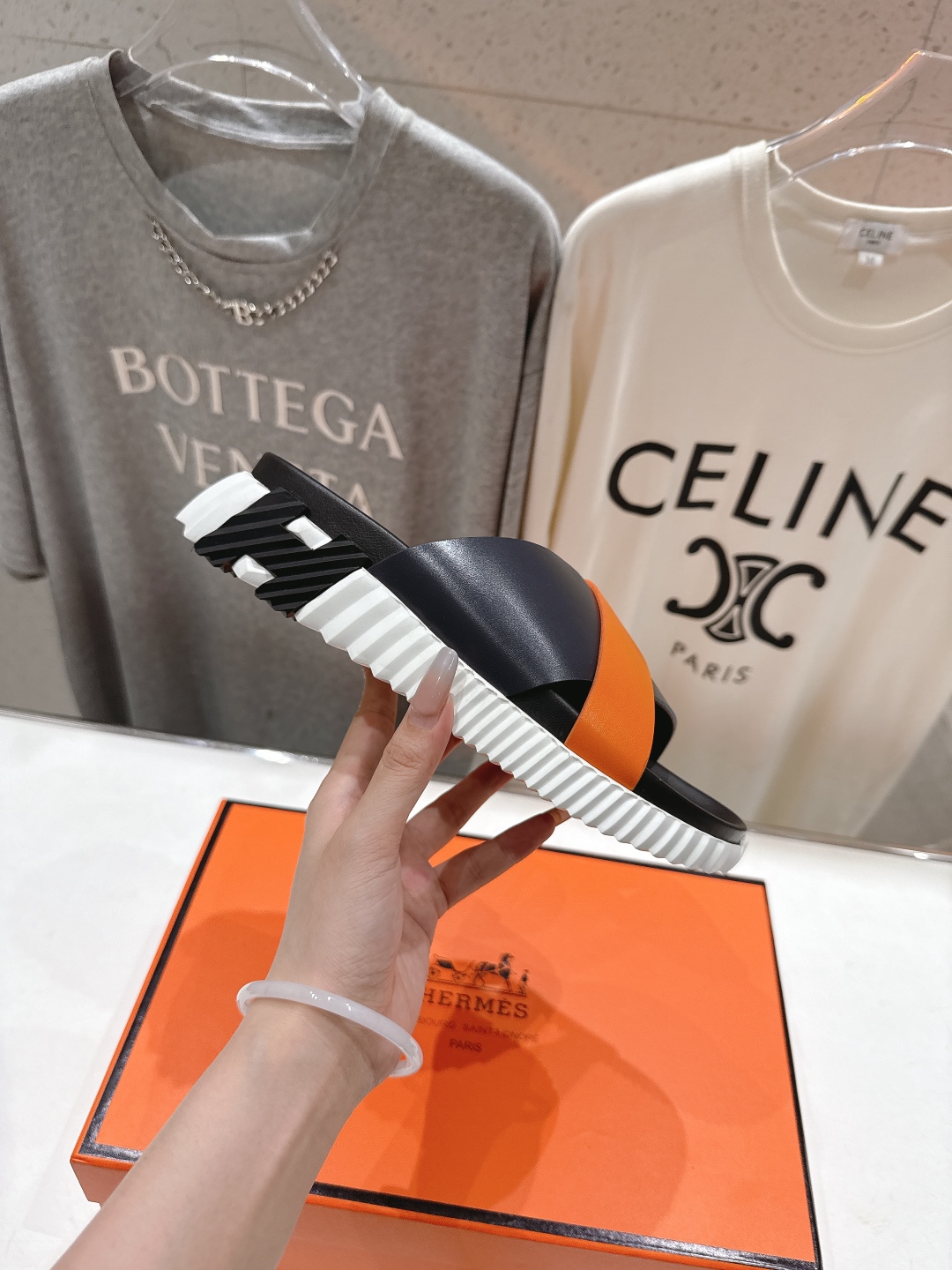 高版本出厂 情侣款
   Hermes/爱马仕H家2025ssF023夏季凉拖系列经典款鞋型情侣款凉鞋拖