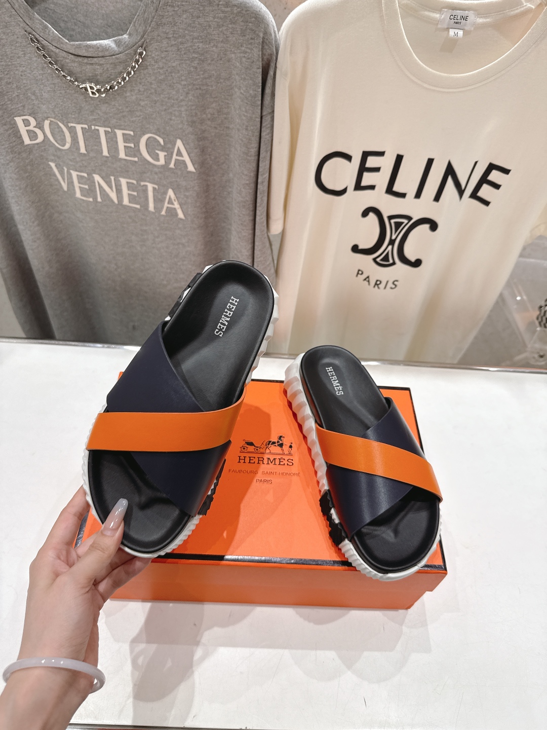 高版本出厂 情侣款
   Hermes/爱马仕H家2025ssF023夏季凉拖系列经典款鞋型情侣款凉鞋拖