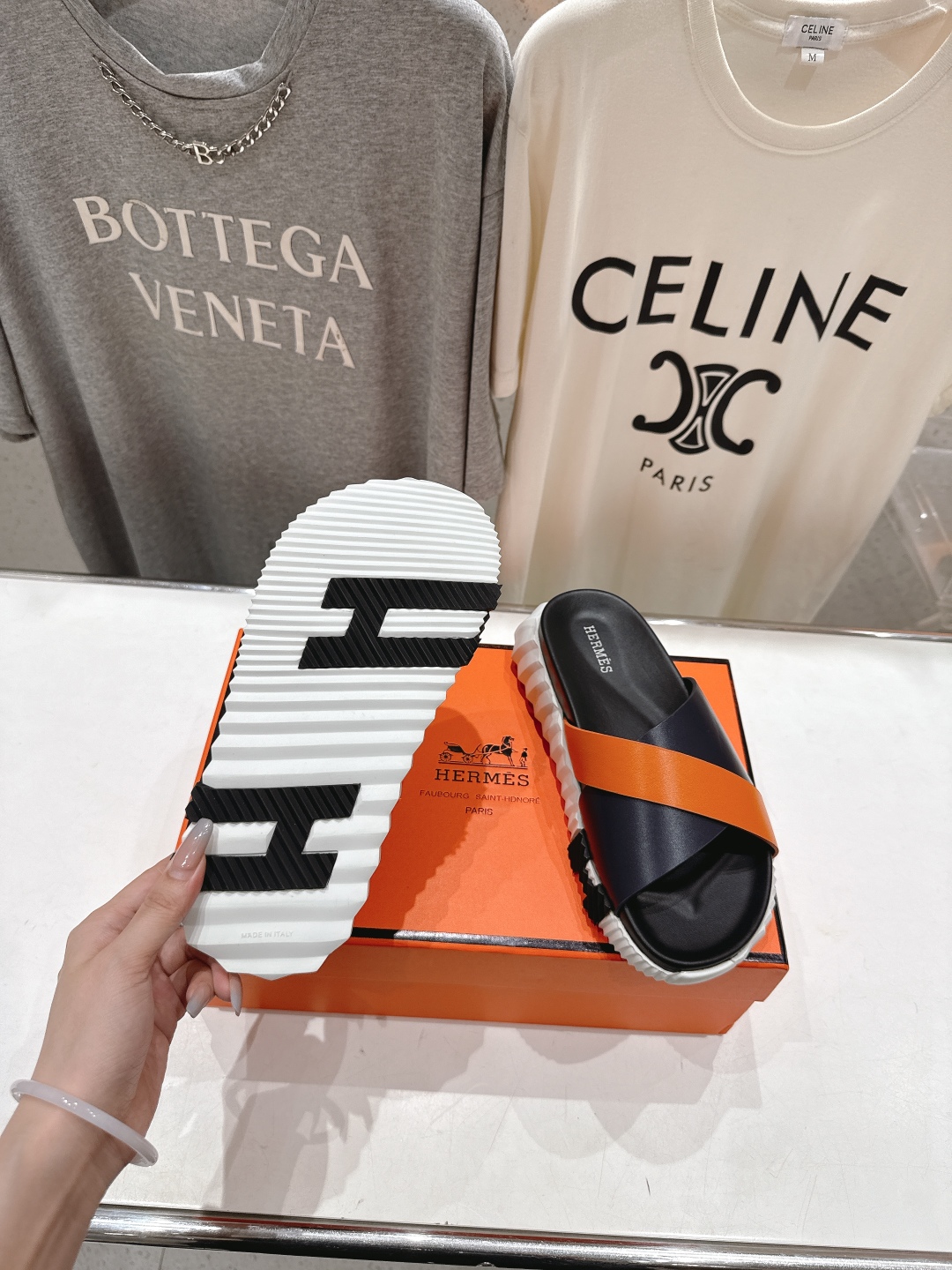 高版本出厂 情侣款
   Hermes/爱马仕H家2025ssF023夏季凉拖系列经典款鞋型情侣款凉鞋拖