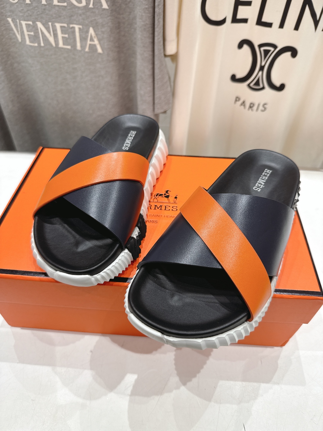 高版本出厂 情侣款
   Hermes/爱马仕H家2025ssF023夏季凉拖系列经典款鞋型情侣款凉鞋拖