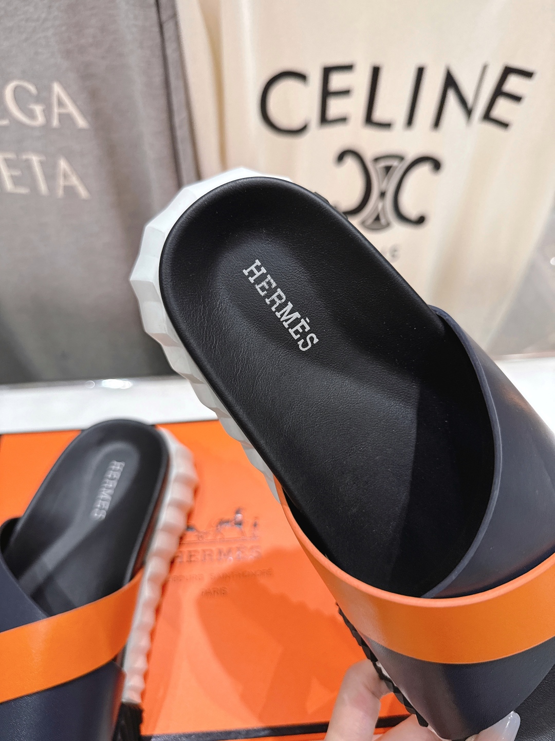 高版本出厂 情侣款
   Hermes/爱马仕H家2025ssF023夏季凉拖系列经典款鞋型情侣款凉鞋拖