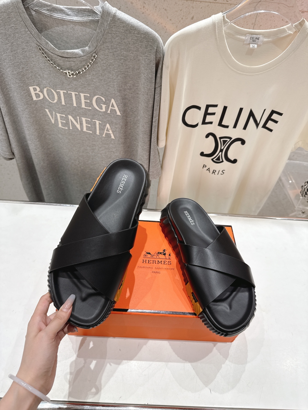高版本出厂 情侣款
   Hermes/爱马仕H家2025ssF023夏季凉拖系列经典款鞋型情侣款凉鞋拖