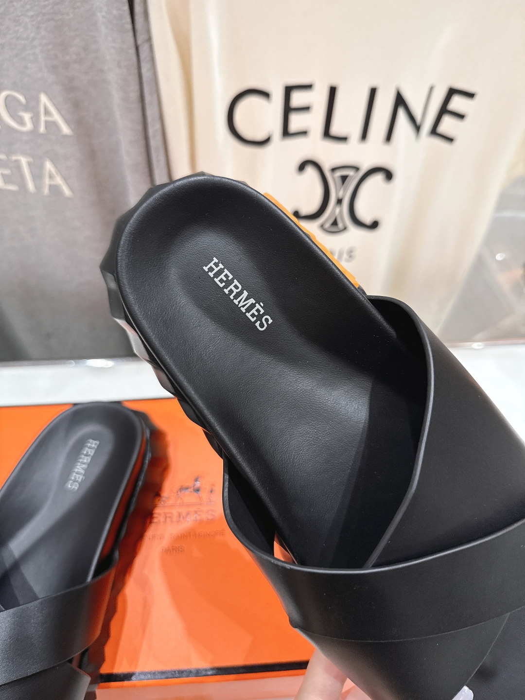 高版本出厂 情侣款
   Hermes/爱马仕H家2025ssF023夏季凉拖系列经典款鞋型情侣款凉鞋拖
