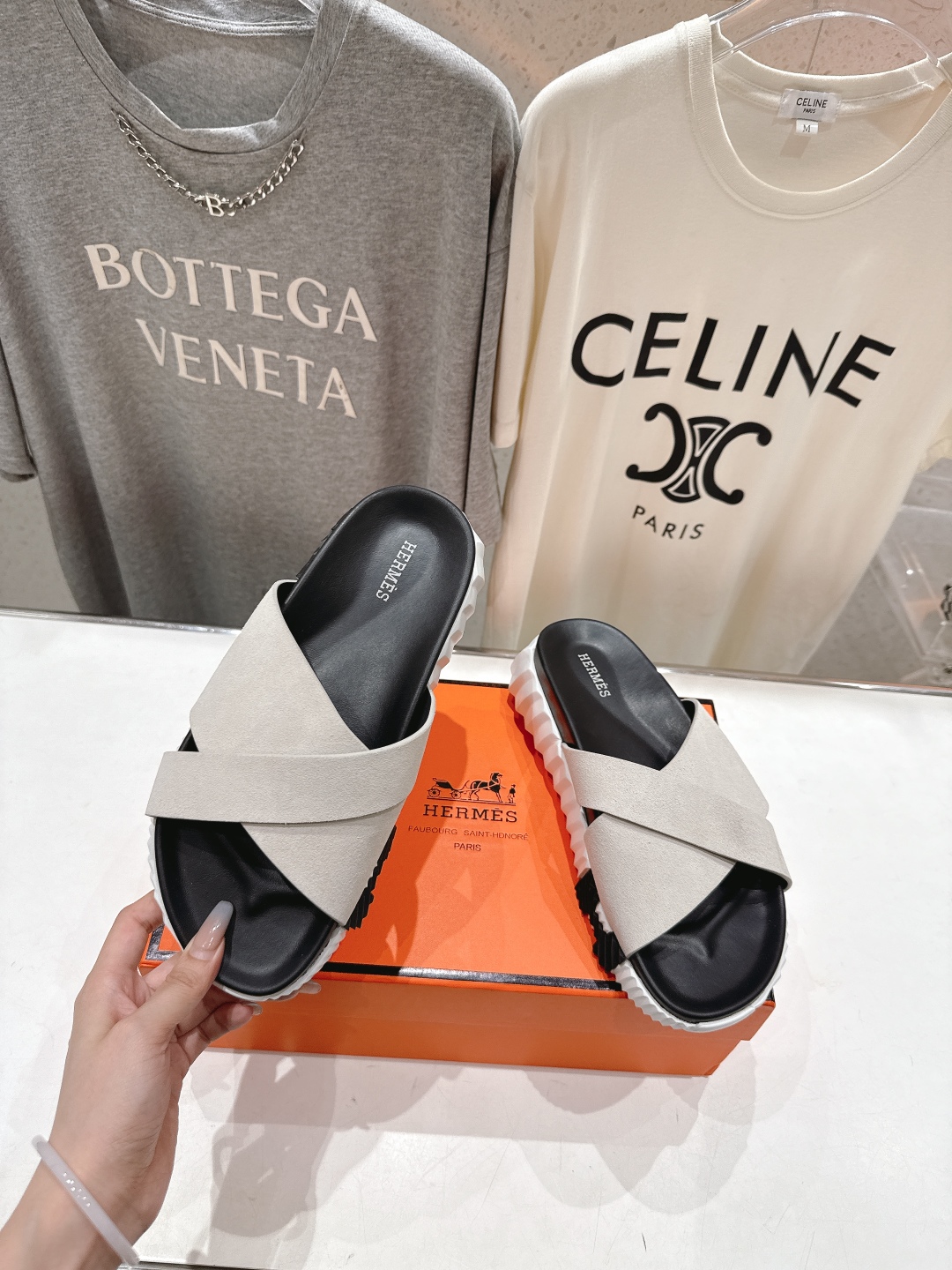 高版本出厂 情侣款
   Hermes/爱马仕H家2025ssF023夏季凉拖系列经典款鞋型情侣款凉鞋拖