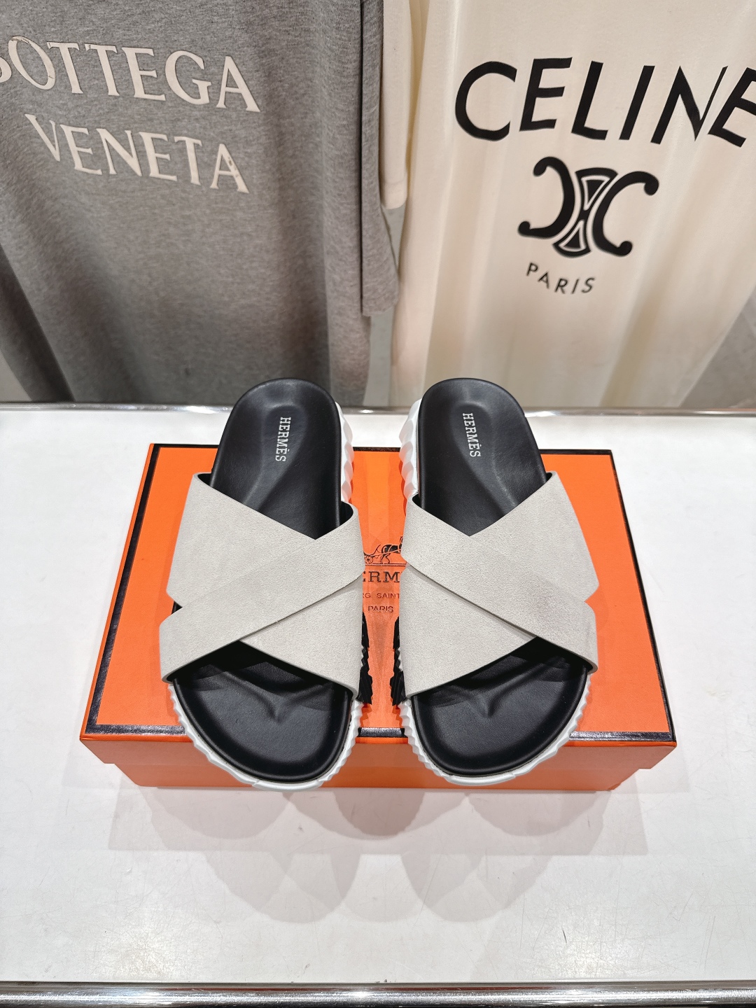 高版本出厂 情侣款
   Hermes/爱马仕H家2025ssF023夏季凉拖系列经典款鞋型情侣款凉鞋拖