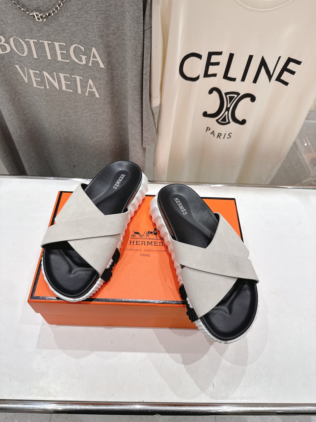高版本出厂 情侣款
   Hermes/爱马仕H家2025ssF023夏季凉拖系列经典款鞋型情侣款凉鞋拖