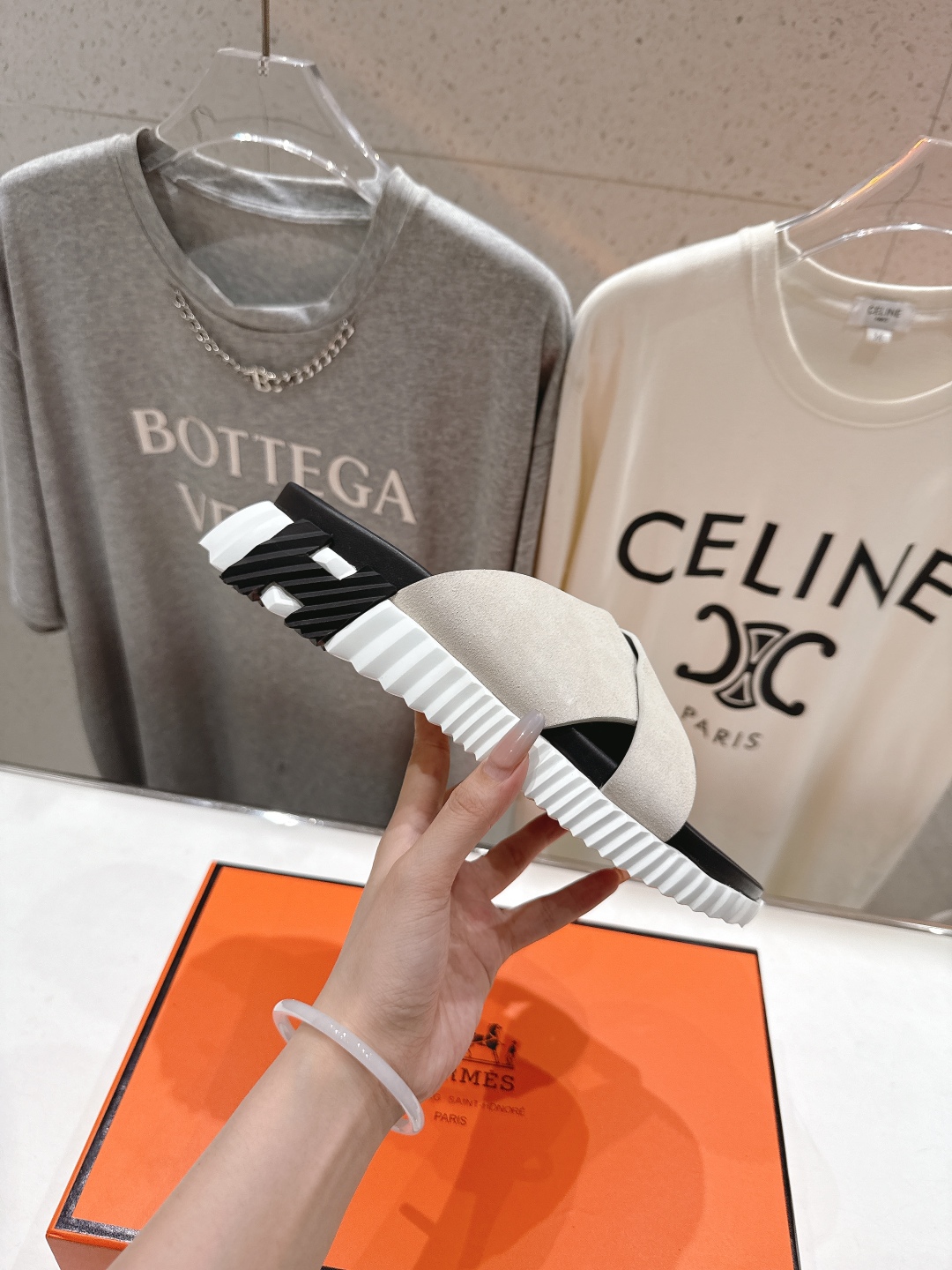 高版本出厂 情侣款
   Hermes/爱马仕H家2025ssF023夏季凉拖系列经典款鞋型情侣款凉鞋拖