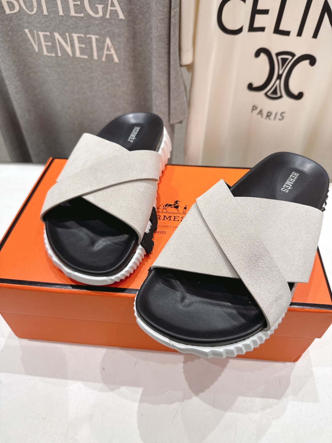 高版本出厂 情侣款
   Hermes/爱马仕H家2025ssF023夏季凉拖系列经典款鞋型情侣款凉鞋拖