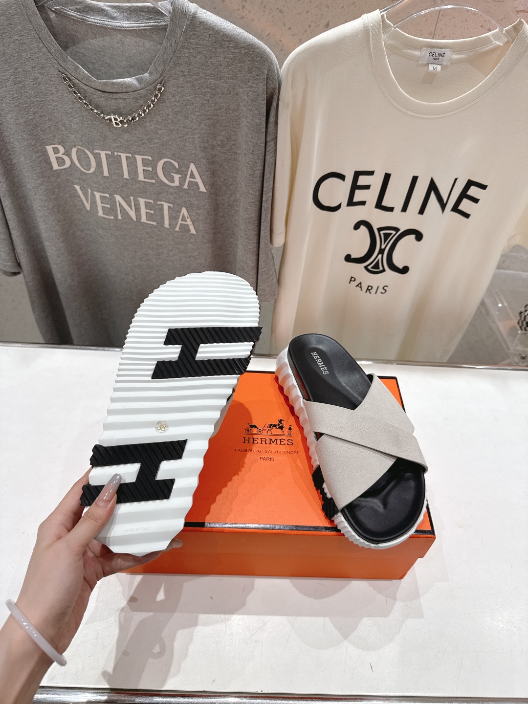 高版本出厂 情侣款
   Hermes/爱马仕H家2025ssF023夏季凉拖系列经典款鞋型情侣款凉鞋拖