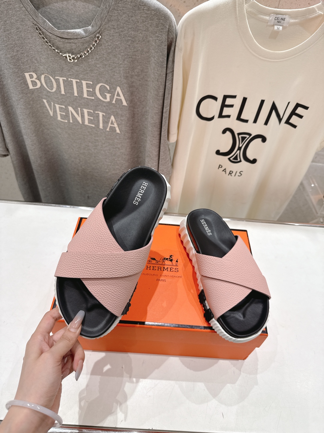 高版本出厂 情侣款
   Hermes/爱马仕H家2025ssF023夏季凉拖系列经典款鞋型情侣款凉鞋拖