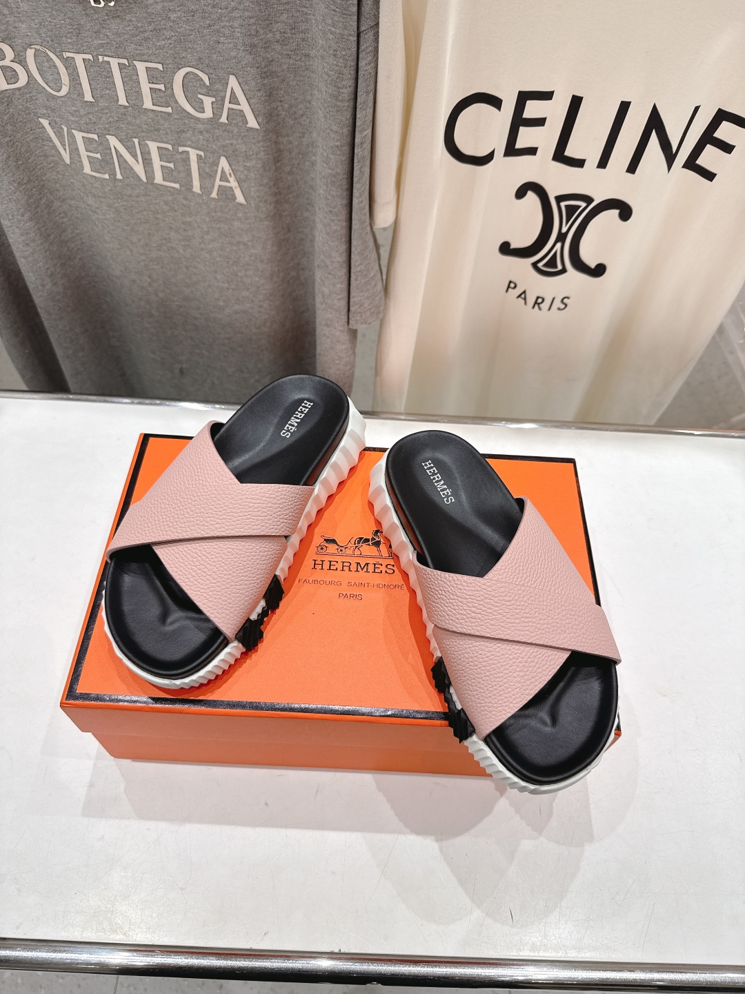 高版本出厂 情侣款
   Hermes/爱马仕H家2025ssF023夏季凉拖系列经典款鞋型情侣款凉鞋拖