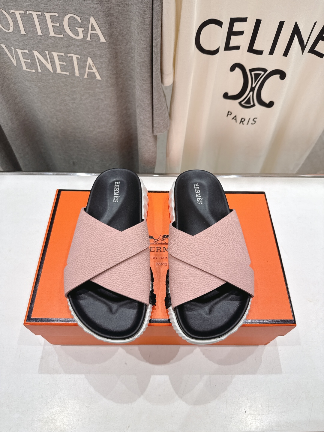 高版本出厂 情侣款
   Hermes/爱马仕H家2025ssF023夏季凉拖系列经典款鞋型情侣款凉鞋拖