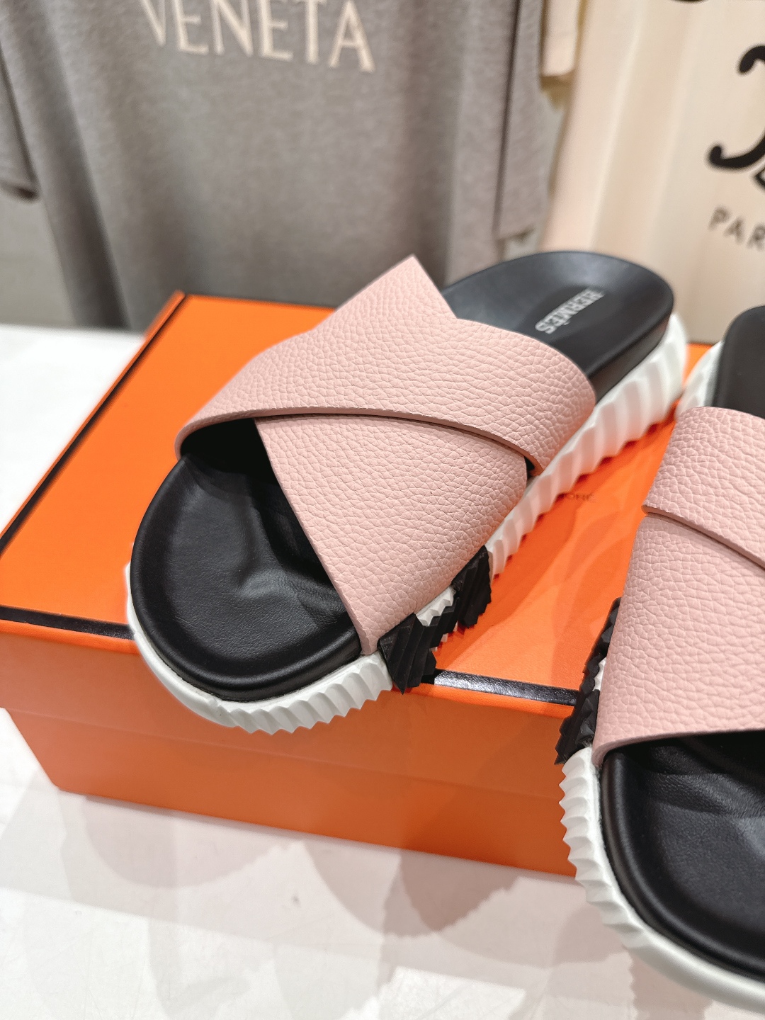 高版本出厂 情侣款
   Hermes/爱马仕H家2025ssF023夏季凉拖系列经典款鞋型情侣款凉鞋拖
