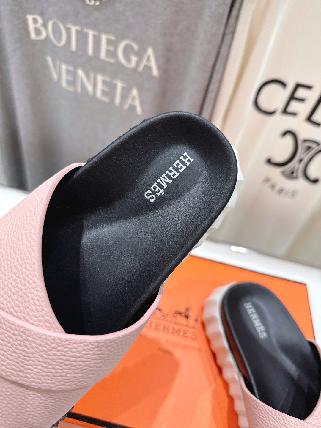 高版本出厂 情侣款
   Hermes/爱马仕H家2025ssF023夏季凉拖系列经典款鞋型情侣款凉鞋拖