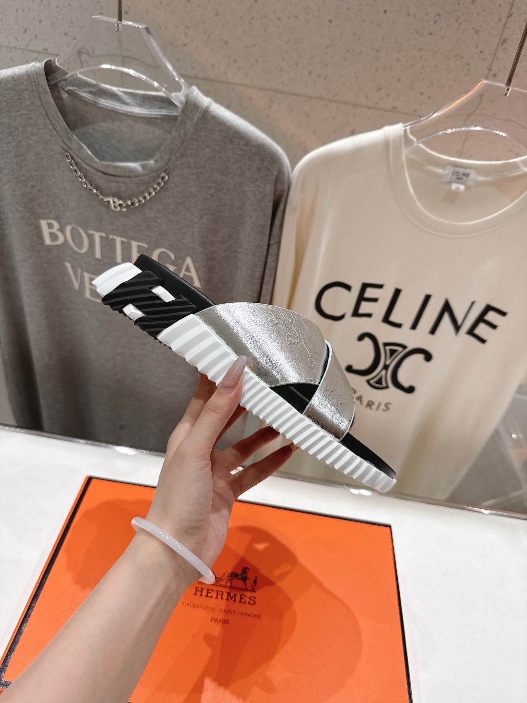 高版本出厂 情侣款
   Hermes/爱马仕H家2025ssF023夏季凉拖系列经典款鞋型情侣款凉鞋拖