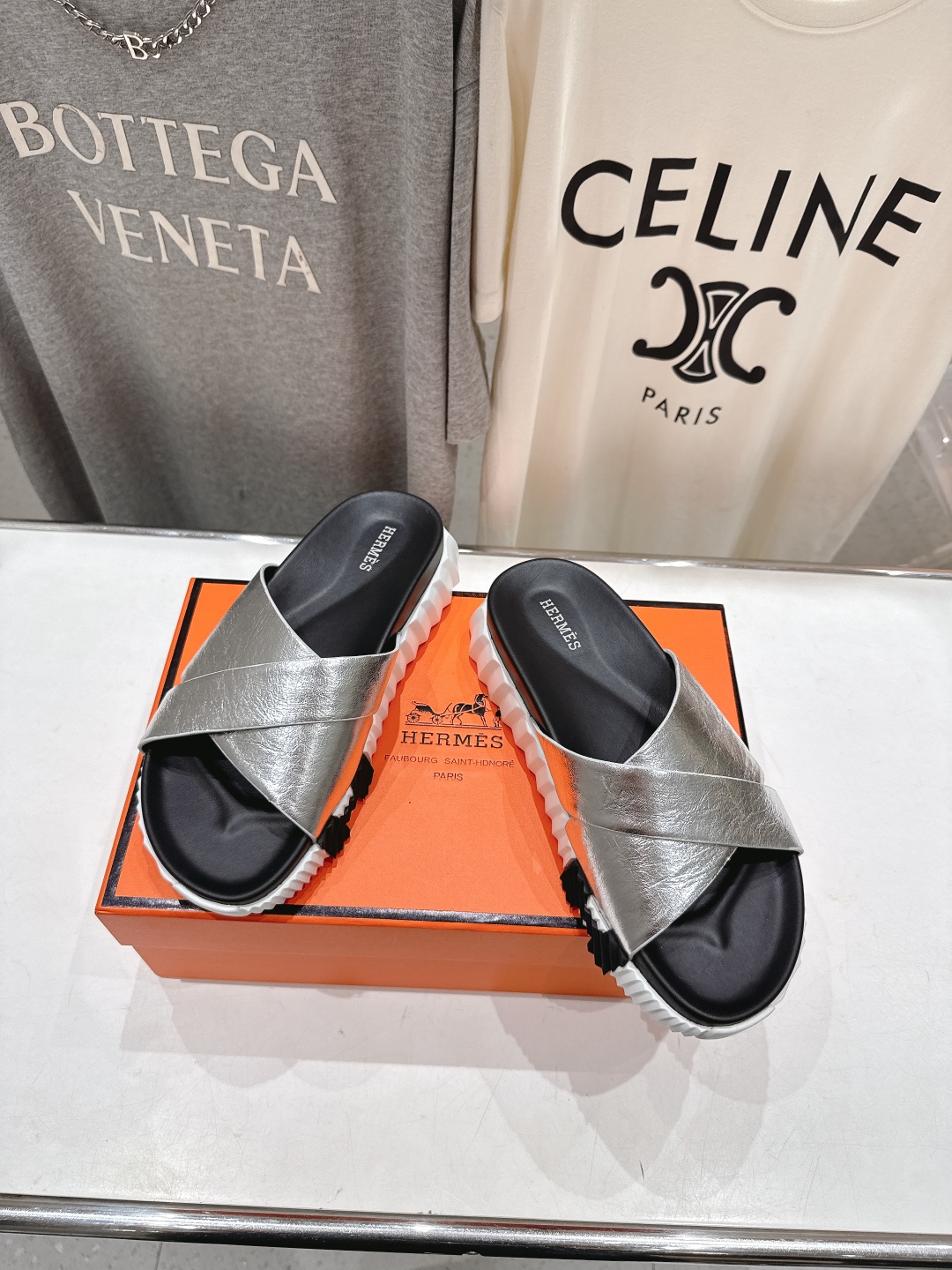 高版本出厂 情侣款
   Hermes/爱马仕H家2025ssF023夏季凉拖系列经典款鞋型情侣款凉鞋拖