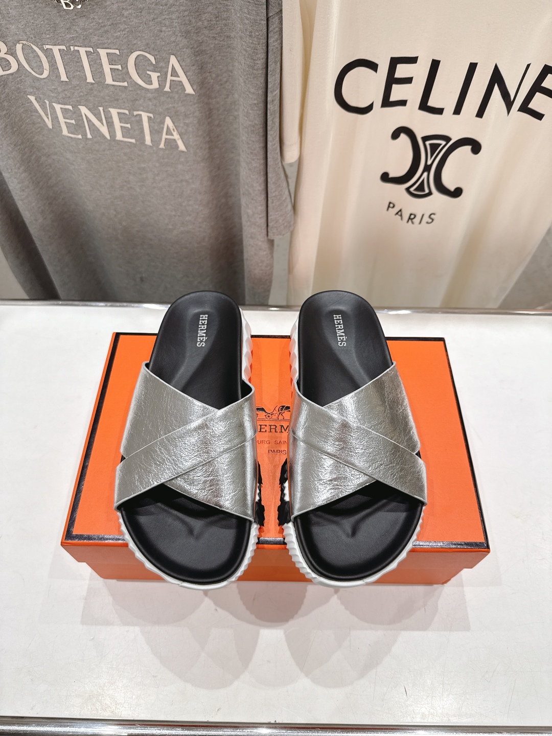 高版本出厂 情侣款
   Hermes/爱马仕H家2025ssF023夏季凉拖系列经典款鞋型情侣款凉鞋拖