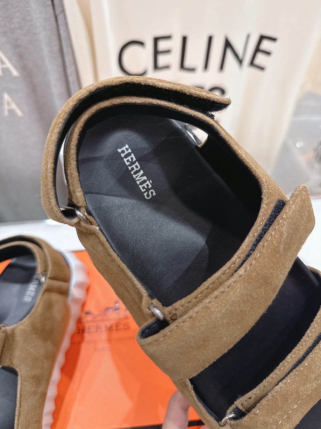 高版本出厂 情侣款
   Hermes/爱马仕H家2025ssF023夏季凉拖系列经典款鞋型情侣款凉鞋
