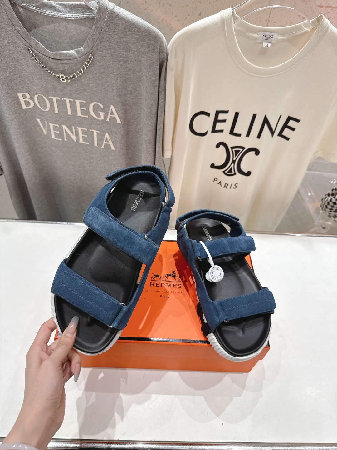 高版本出厂 情侣款
   Hermes/爱马仕H家2025ssF023夏季凉拖系列经典款鞋型情侣款凉鞋
