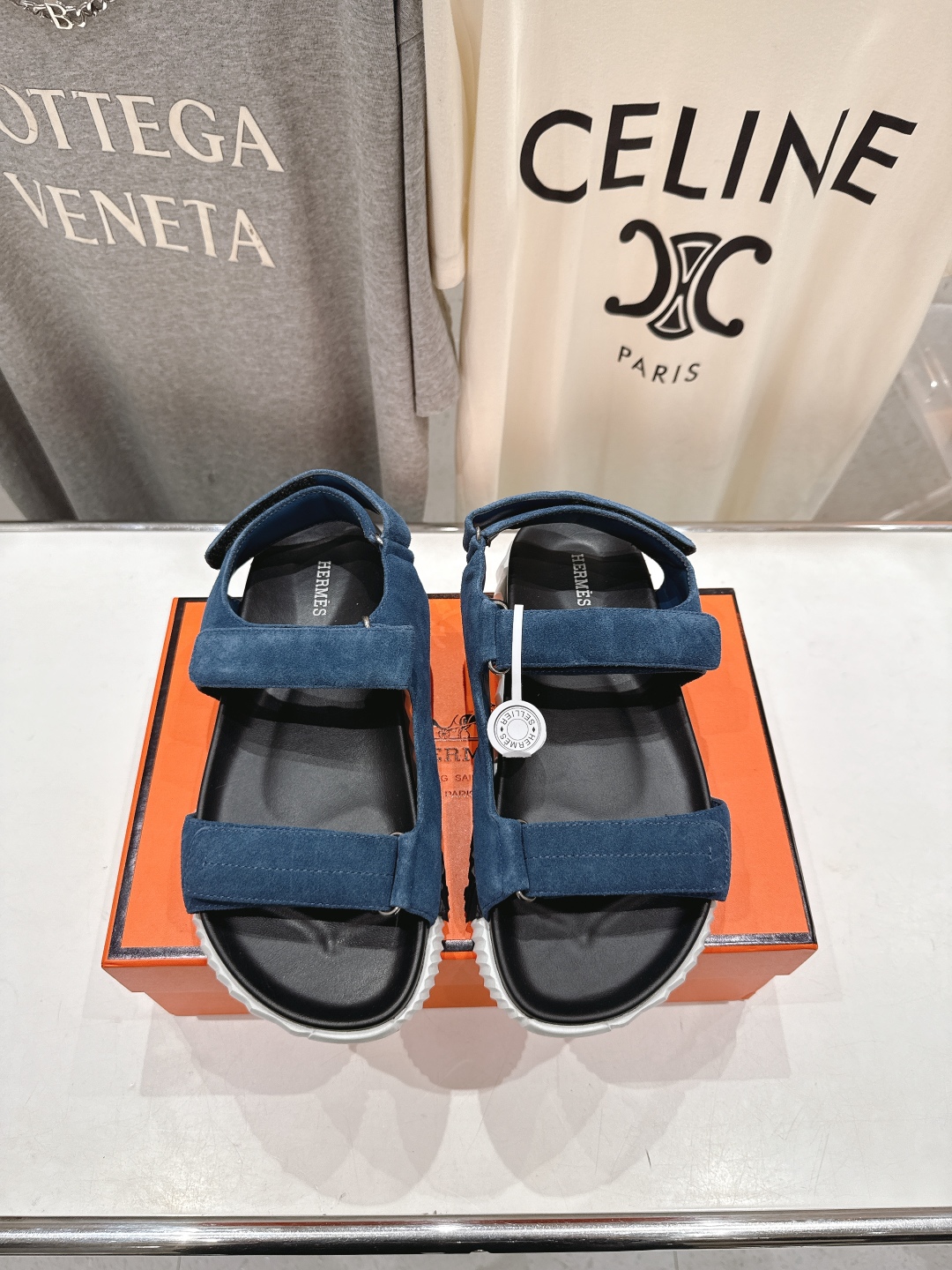 高版本出厂 情侣款
   Hermes/爱马仕H家2025ssF023夏季凉拖系列经典款鞋型情侣款凉鞋

