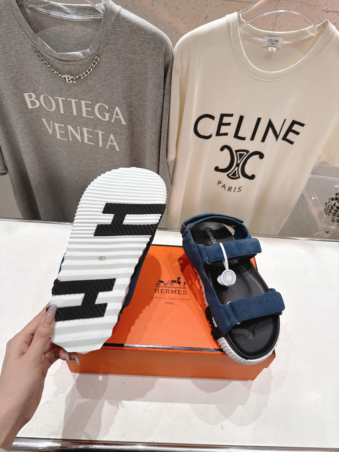 高版本出厂 情侣款
   Hermes/爱马仕H家2025ssF023夏季凉拖系列经典款鞋型情侣款凉鞋
