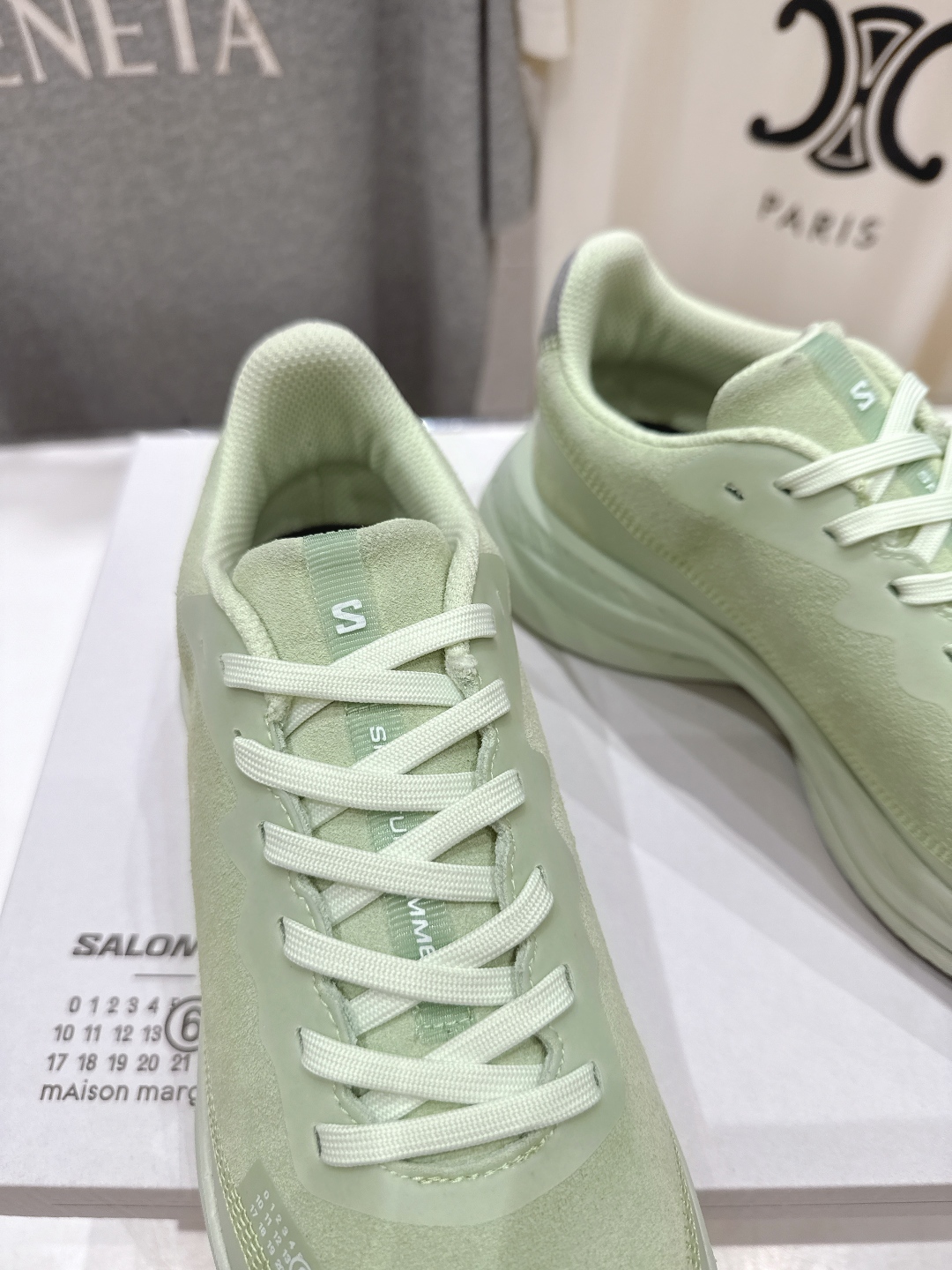 高版本出厂  情侣款
 Salomon萨洛蒙～2025ss最新款休闲运动鞋厚底登山德比鞋跑步鞋
搭配Sa