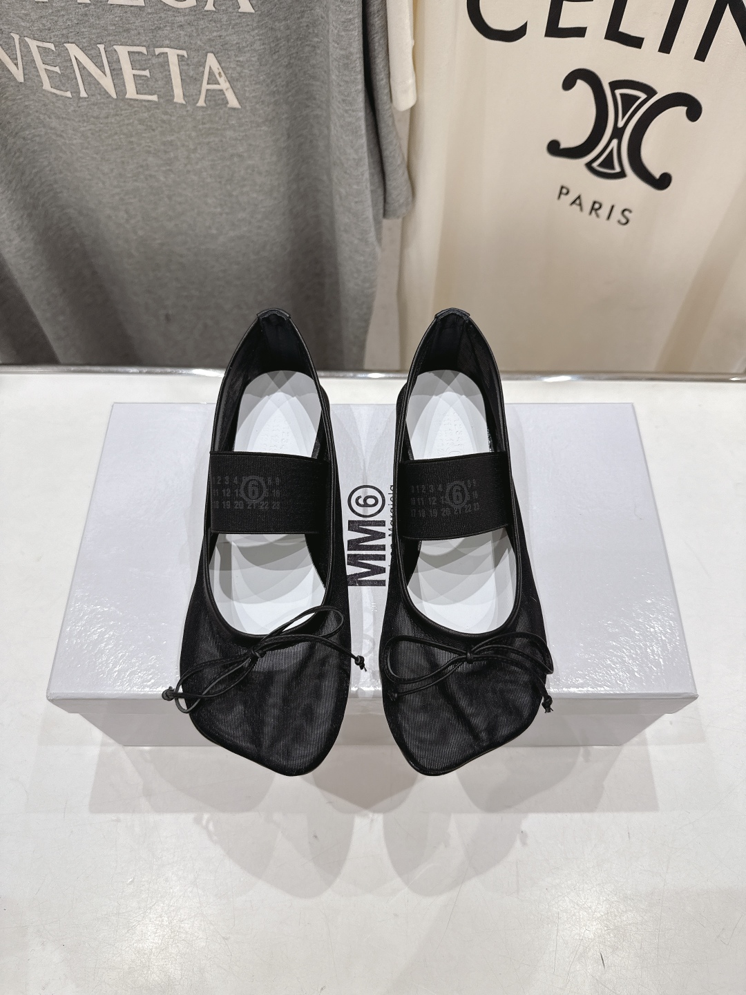高版本出厂 
  MM6马吉拉2025ss初夏新品最近超级🔥的网面平底鞋芭蕾舞鞋
舒适度不用说 肯定会很