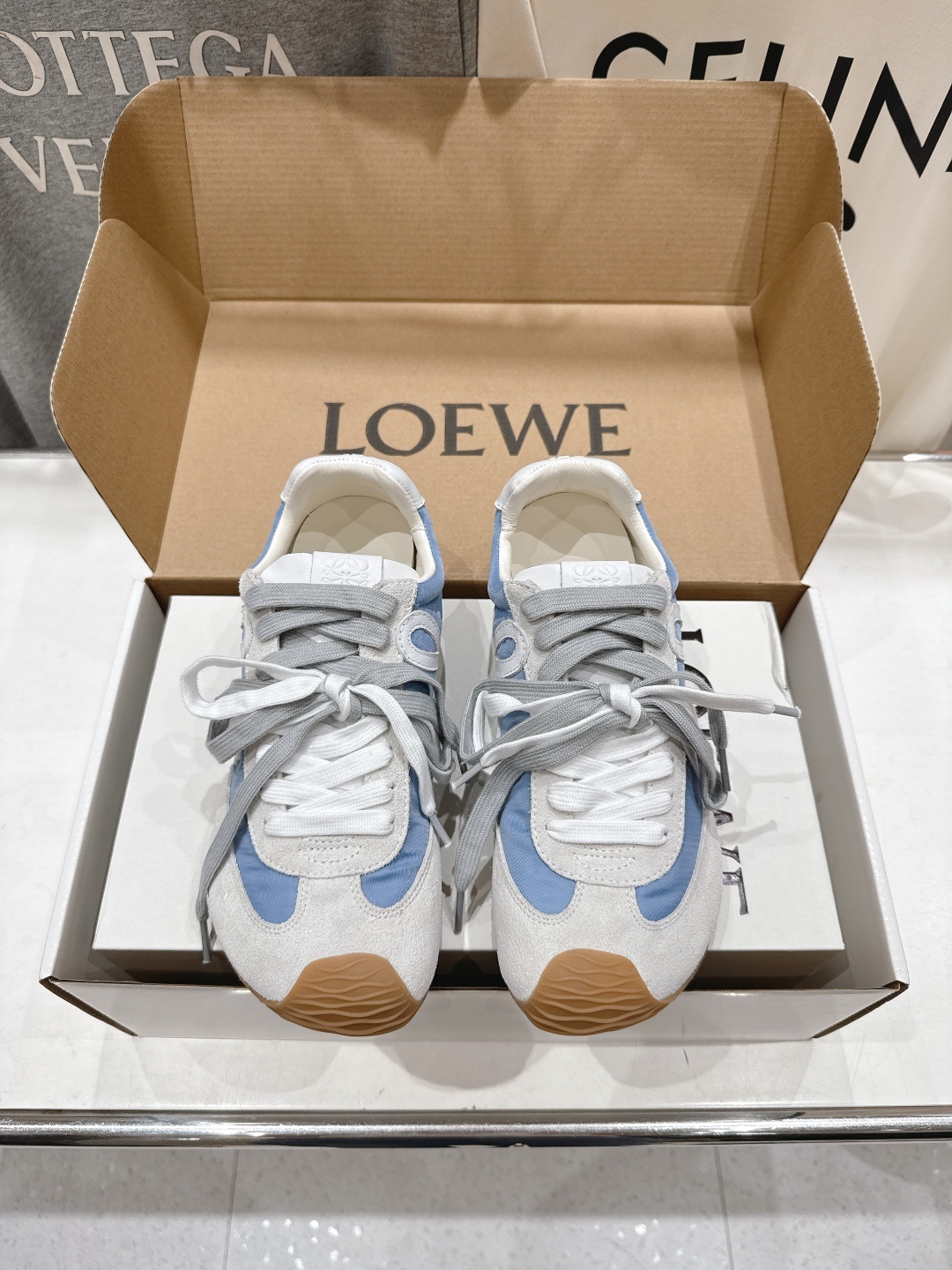高版本出厂
LOEWE罗意威二代Ballet Runner升级2.0给足界一些震撼,2025早春B