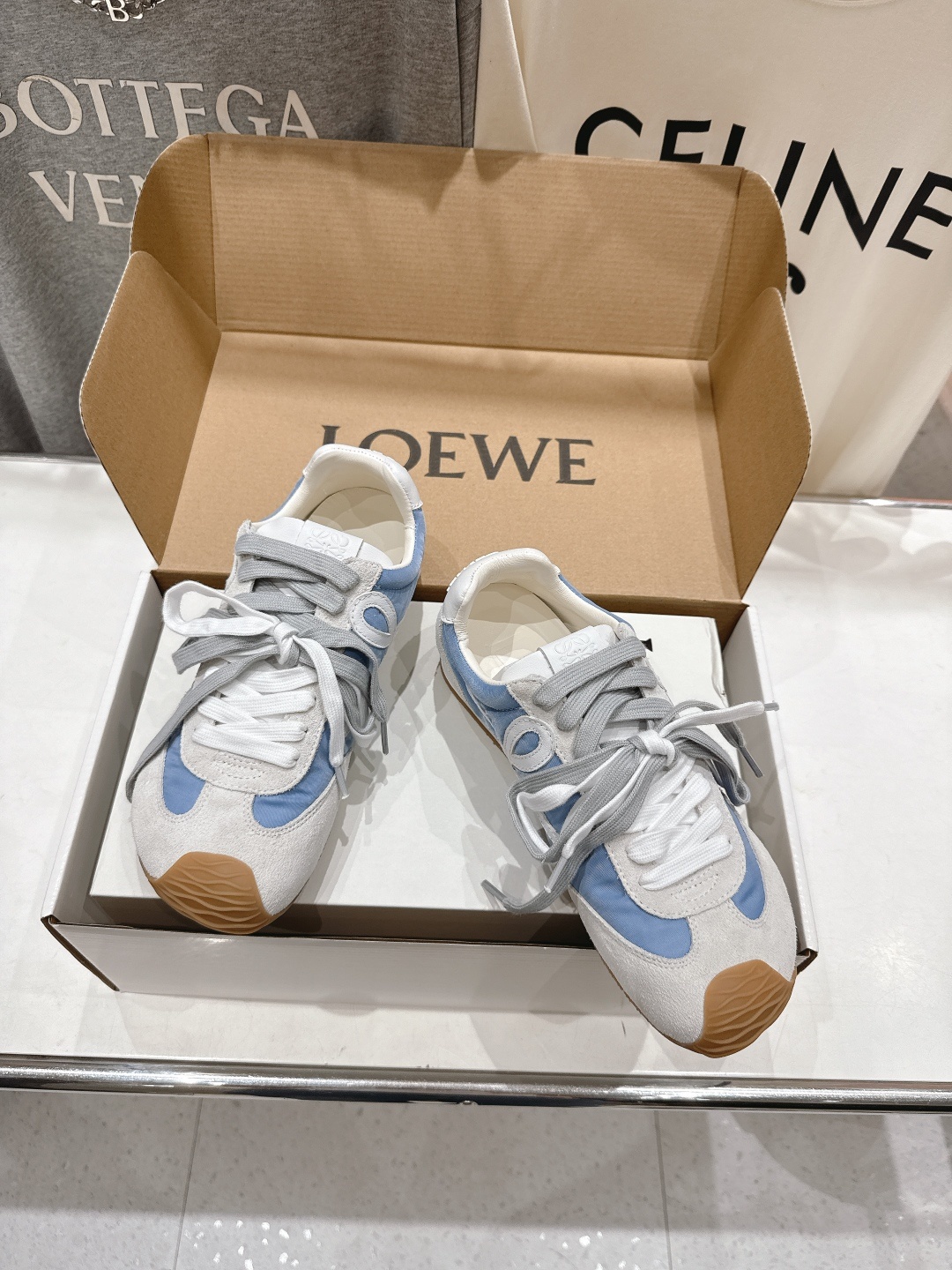 高版本出厂
LOEWE罗意威二代Ballet Runner升级2.0给足界一些震撼,2025早春B