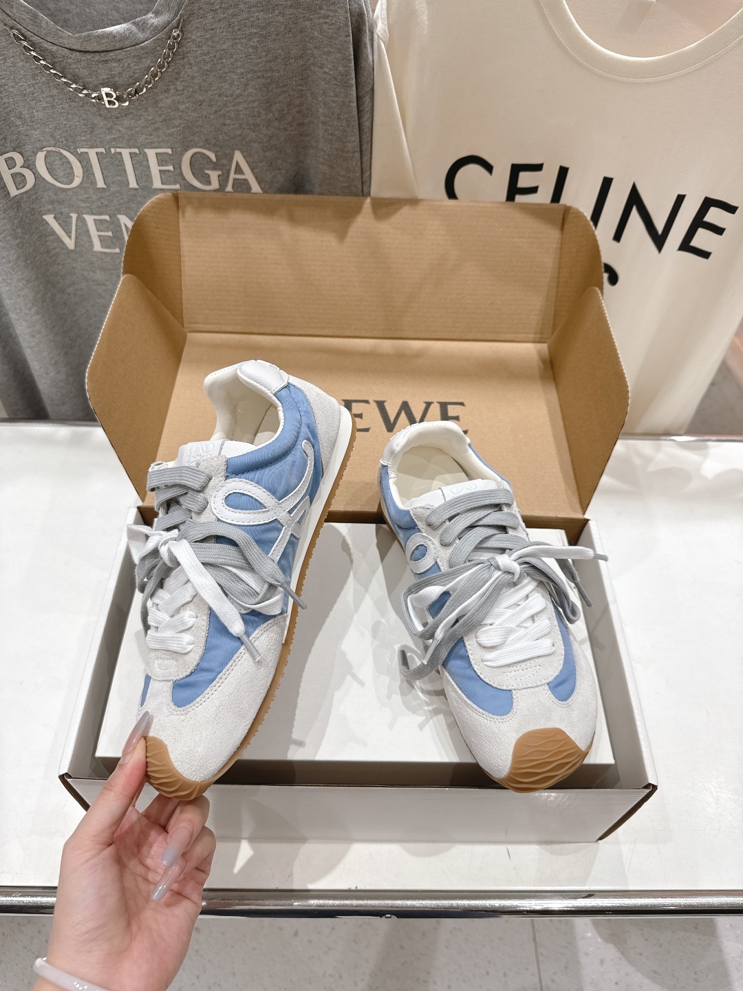 高版本出厂
LOEWE罗意威二代Ballet Runner升级2.0给足界一些震撼,2025早春B