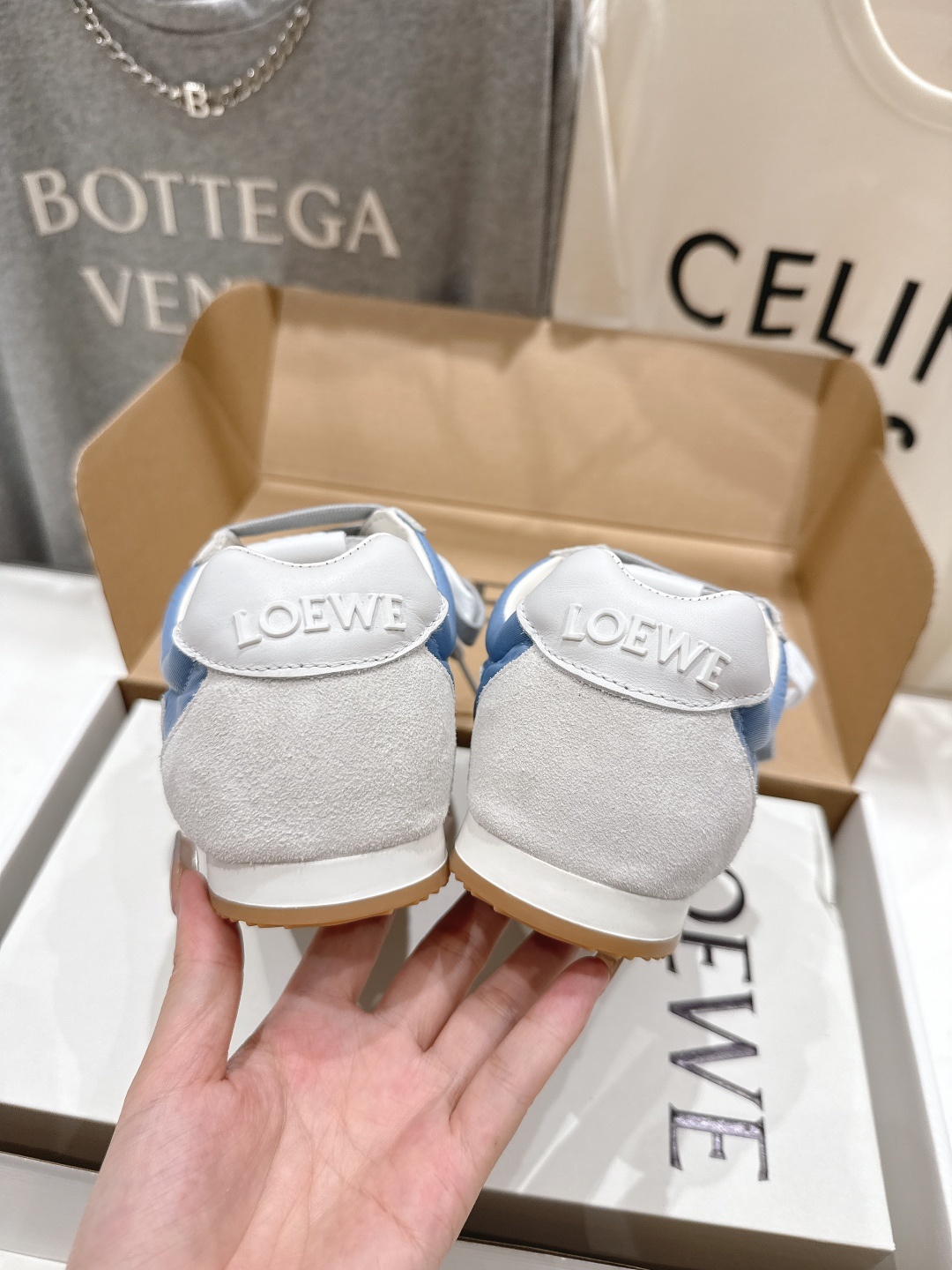 高版本出厂
LOEWE罗意威二代Ballet Runner升级2.0给足界一些震撼,2025早春B