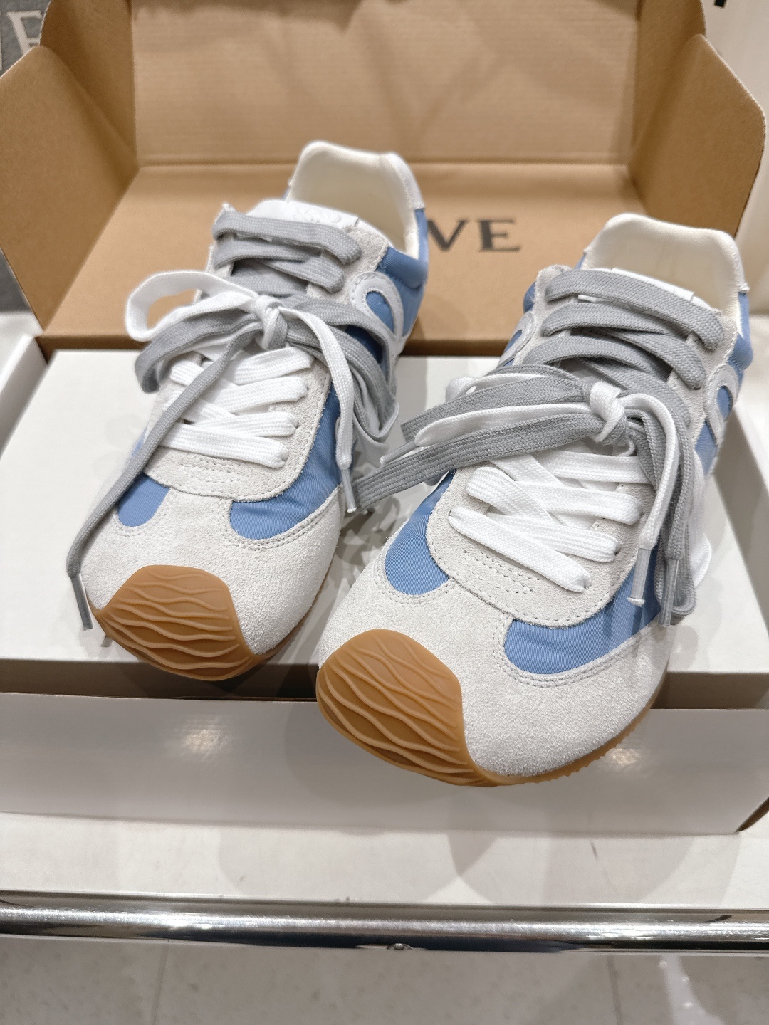 高版本出厂
LOEWE罗意威二代Ballet Runner升级2.0给足界一些震撼,2025早春B